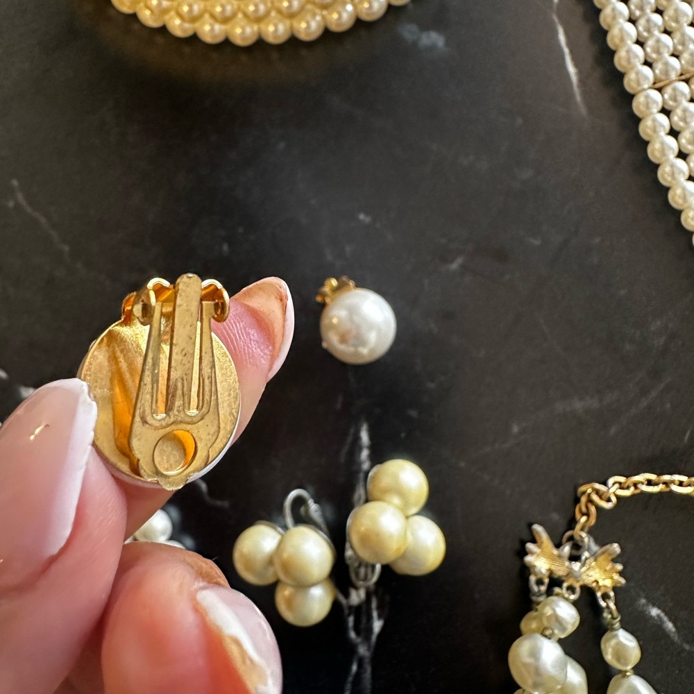 Lot of Vintage Jewelry (10pcs). Necklaces, Chokers, and Earrings. Pre-owned. - Picture 9 of 15